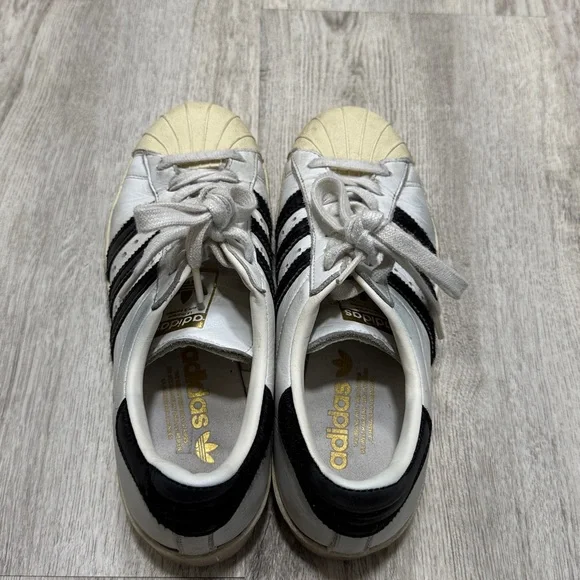 Adidas tennis shoes - Picture 3 of 5